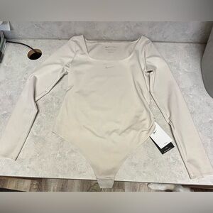 Nike Women's Form Long Sleeve Bodysuit in Light Beige/Bone size MED - NWT